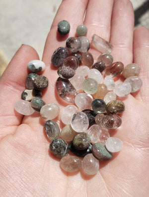 Inclusion - garden - rutile - quartz - mix  -  tiny treeasures  rounded pebbles - 50g