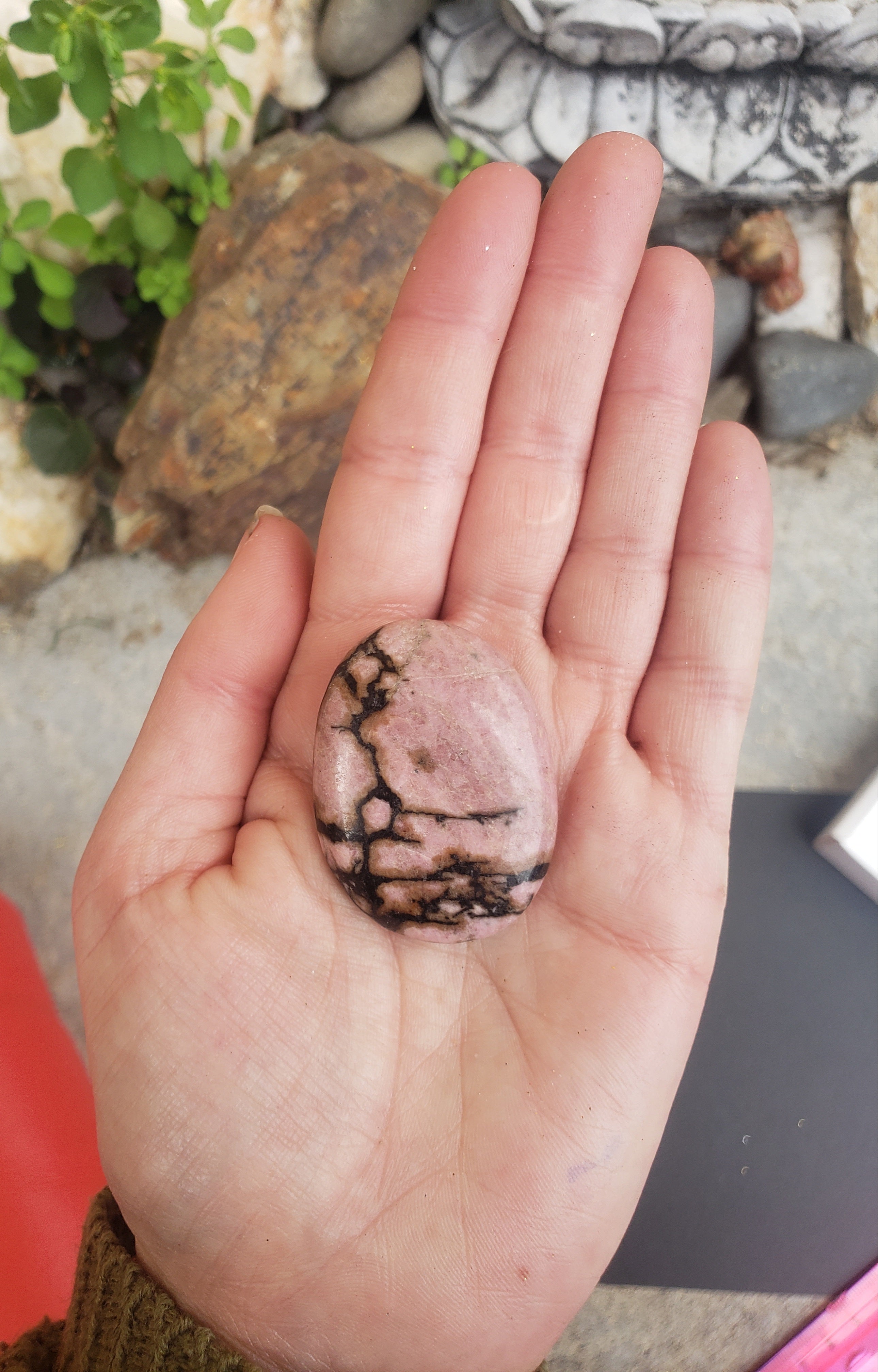 Rhodonite  - Flatstone 34 grams