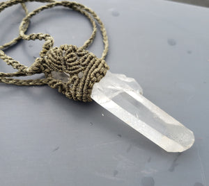 Brazilian quartz - top knot Macramè necklace