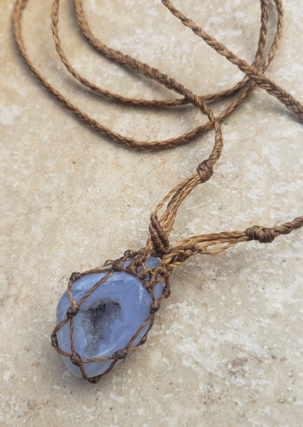 Blue chalcedony geode - Macramè designer necklace
