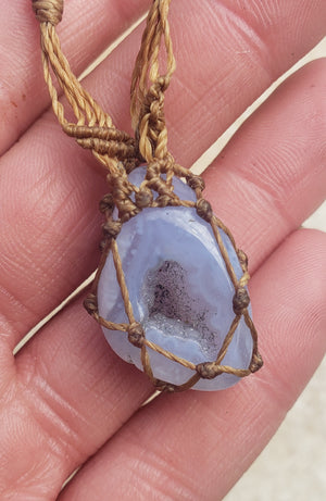 Blue chalcedony geode - Macramè designer necklace