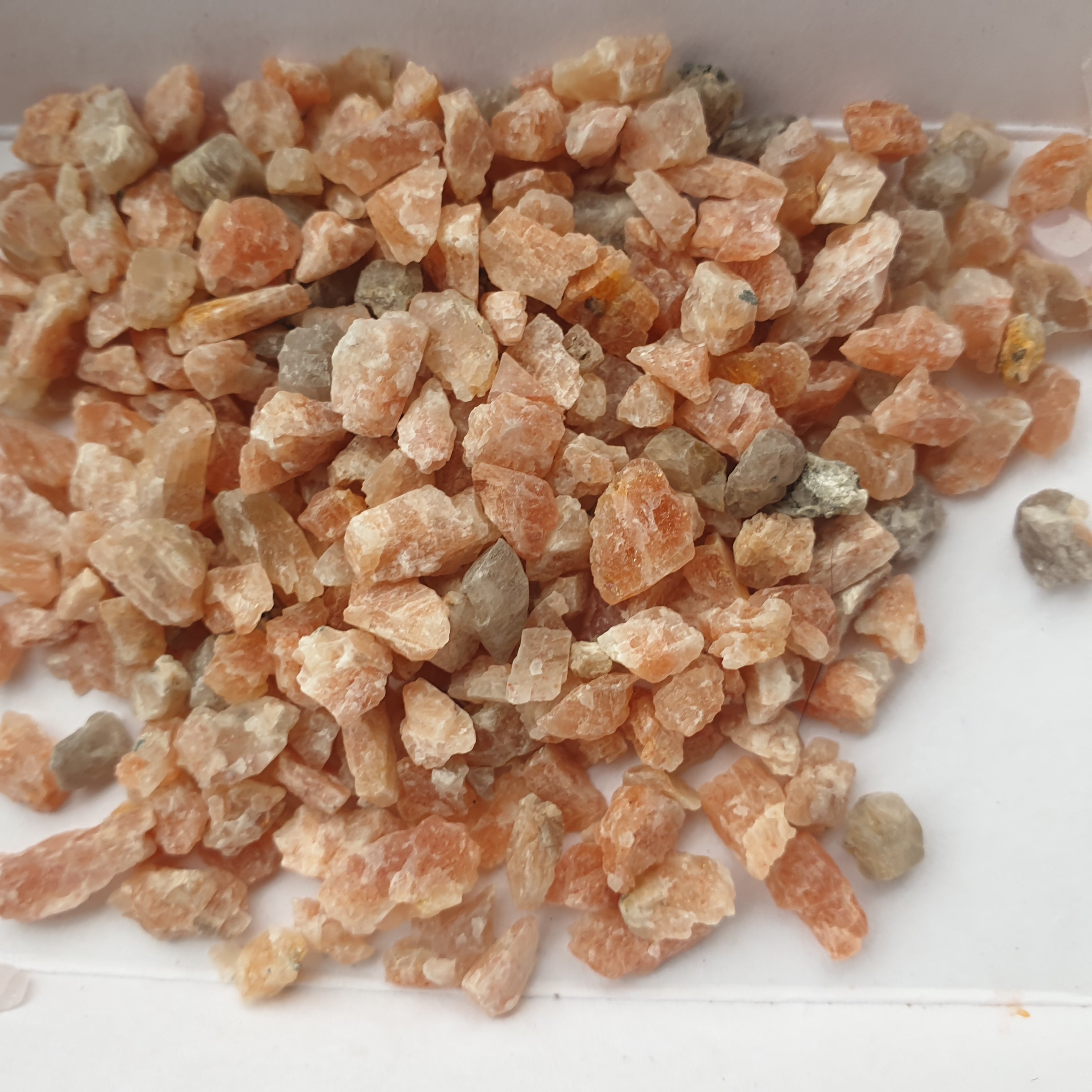 Sunstone - rough chips - tiny Treasures- 100g
