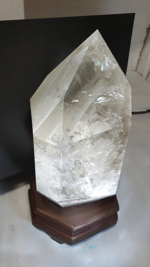 Large polished wuartz with heaps phantoms and inclusions - 3.6kg